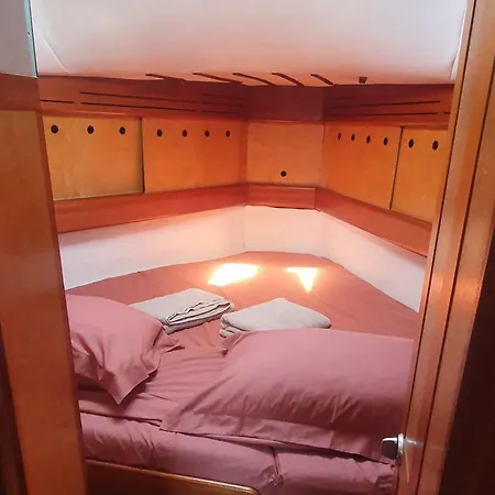 Insolite Pour Couple Idealement Situe En Centre Botel